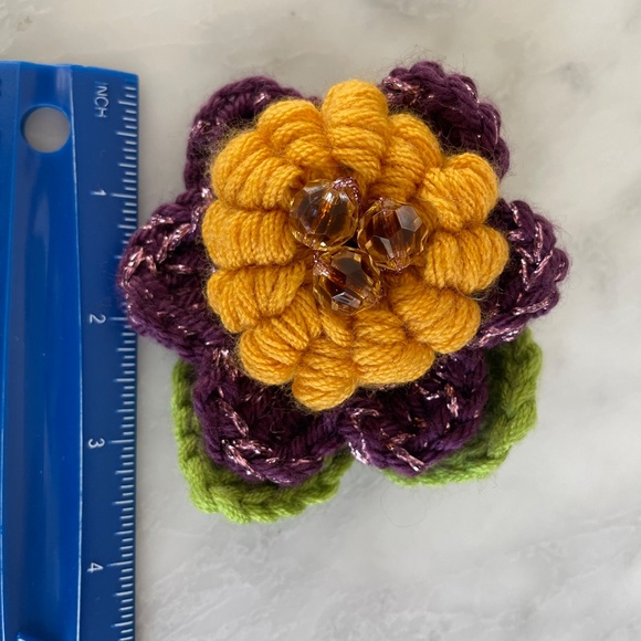 3D handmade crochet flower brooch - Picture 4 of 6